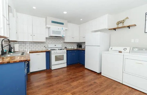 Broadmoor House | Banana Cabana- Entire 3 bedroom and 1 bath!