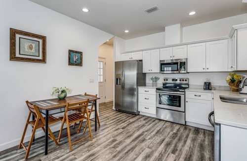 South Pensacola House | Banana Cream Pie - Beach, Family Park, Downtown Pensacola. Perfect location!