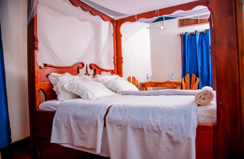 Entebbe Hotel | BANANA VILLAGE ECO RESORT ENTEBBE GARUGA
