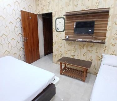Lanka House | Banarasiya Guest House