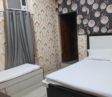 Lanka House | Banarasiya Guest House