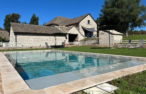 Banassac House | Banassac Canilhac Gite pour 4 personnes avec piscine partagée et vue panoramique en Lozère