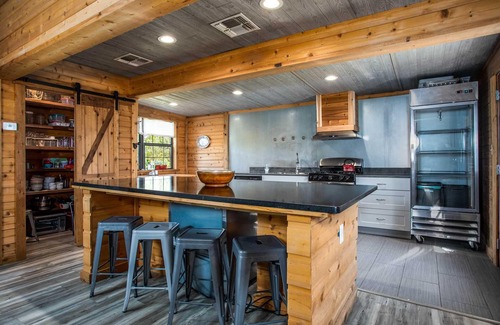 Bandera House | Bandera Box Guesthouse