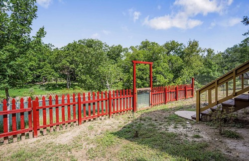 Bandera Cabin | Bandera Stronghold Red Cloud