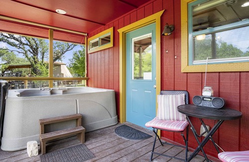 Bandera Cabin | Bandera Stronghold Red Cloud