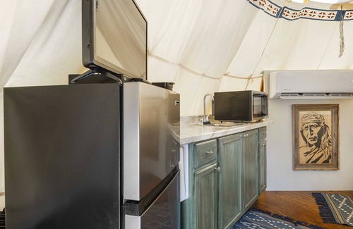 Bandera Cabin | Bandera Stronghold Retreat