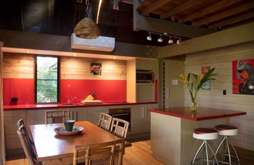 Mission Beach House | Banfield No 2 - Absolute Beachfront Bungalow