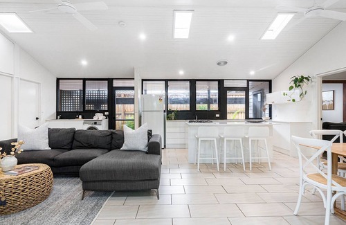 Suffolk Park House | Bangalleys - beachside retreat with large pool