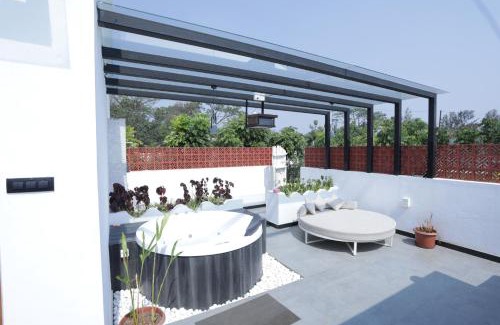 Denkanikota House | Bangalore Retreat with Jacuzzi - Juliet
