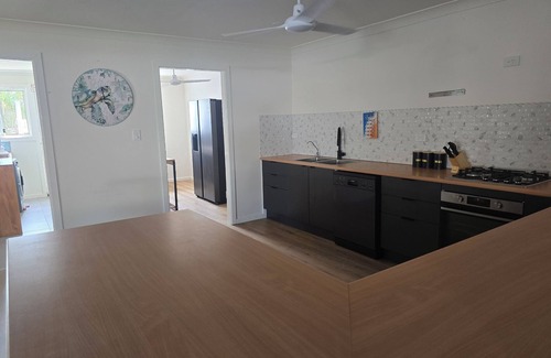 Farnborough House | Bangers Beach House, full of experiences on the great barrier reef!