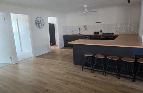 Farnborough House | Bangers Beach House, full of experiences on the great barrier reef!