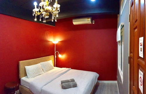 Khlong Tan Nuea House | Bangkok City Entire home 6 Bedrooms up to 16 people, Free Airport Pick up*