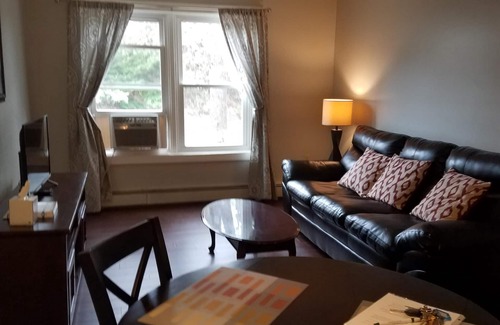 Bangor Apartment | Bangor Extended Stay Private 1 Bedroom Apartment. 5 mins to Bangor Hospitals!