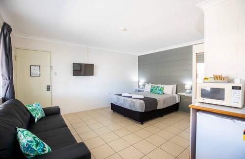 Rosslea Hotel | Banjo Paterson Motor Inn