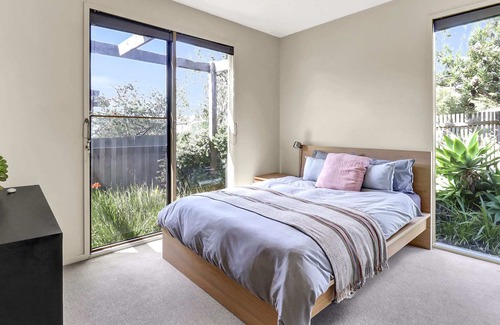 Jan Juc House | Banksia Beach House I Walk to Bells Beach