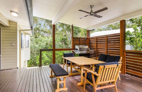 Dunbogan House | Banksia Breeze - surrounded by nature