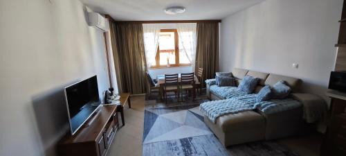 Razlog Apartment | Bansko Pirin Golf & Country Club Blue Mountains View