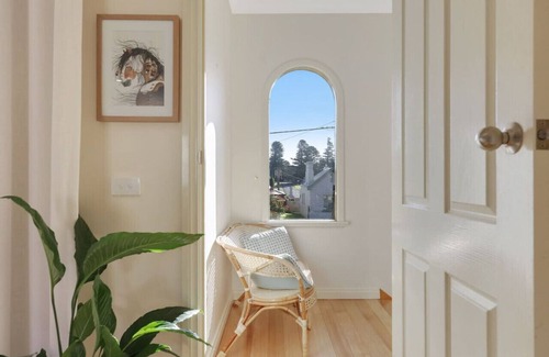 Warrnambool Apartment | Banyan Retreat - one king bedroom apartment in CBD