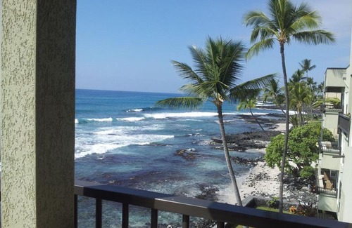Kailua-Kona House | Banyan Tree 403C by Casago Kona - On the Pacific