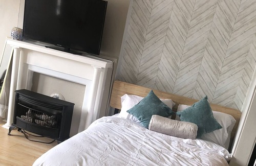 Weinland Park Apartment | Bar District in the heart of the Short North