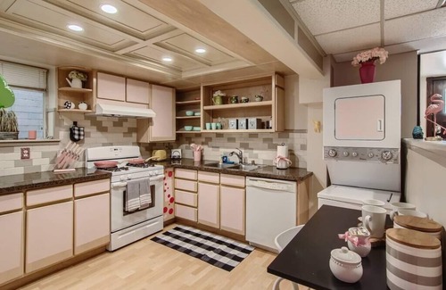 Midtown Sacramento Apartment | Barbie's Dream Apt in the City