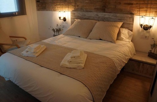 L'Hospitalet de Llobregat Apartment | Barcelona Industrial Style Apartment
