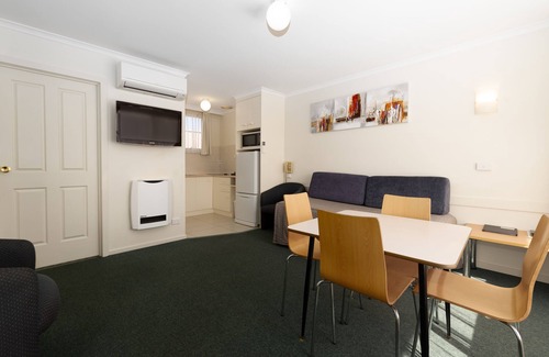Devonport Hotel | Barclay Motor Inn