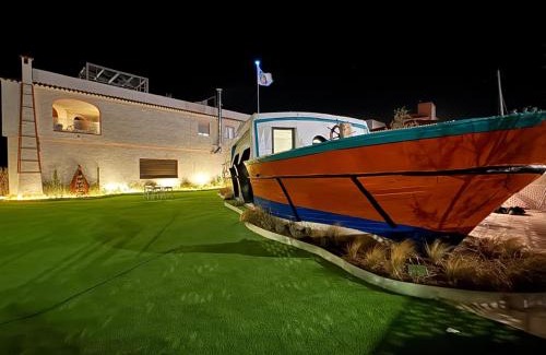 Mareny Barraquetes Boat Rental | Barco - casa con jardín privado frente al mar