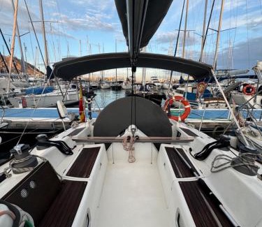 Ensanche Diputacion Boat Rental | Barco EIROA en Alicante centro, Real club de regatas