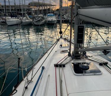 Ensanche Diputacion Boat Rental | Barco EIROA en Alicante centro, Real club de regatas