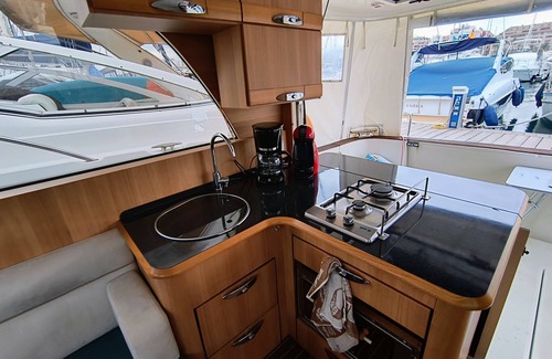 Ensanche Diputacion Boat Rental | Barco en el Centro de Alicante Para 3 Invitados