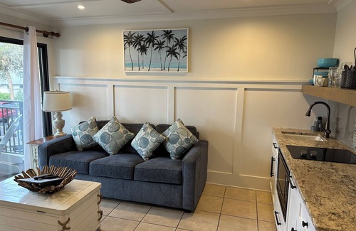 Hilton Head Island Condo | Barefoot Bungalow! Ocean View Couple’s Retreat