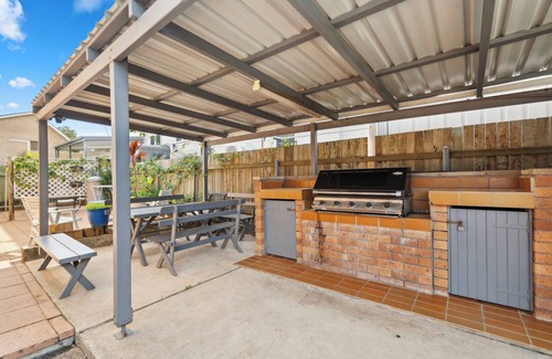 Sawtell Apartment | Barefoot On First - Affordable Family Apartment by the Beach