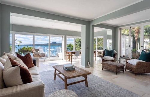 Devonport Apartment | Barefoot on the Beach in Devonport