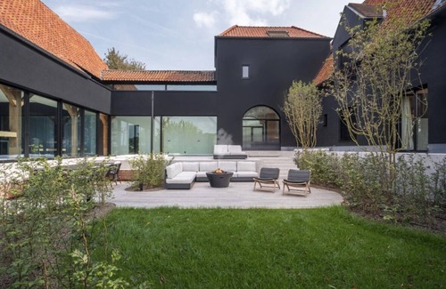 Sint-Laureins-Berchem House | Barefoot to luxury and warmth
