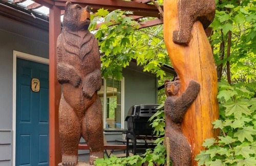 Christina Lake Resort | Barefoot Villas ( Kodiak room )