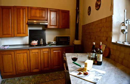 Mologno Apartment | Bargabellavista: sleeps 8 in 3 bedrooms, 2 bathrooms, large garden and parking