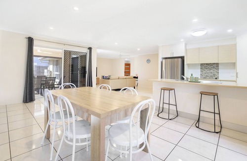 Bargara House | Bargara HavennWelcome to your personal oasis: Coastal calm blends with style.