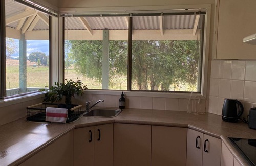 Mansfield Cottage | Baringa Cottage - Quant little farm stay cottage sitting amongst the surrounding mountain views.
