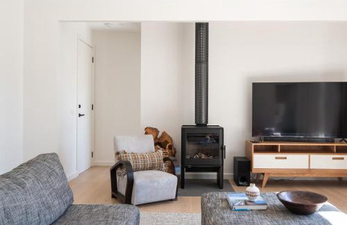 Flinders House | Barker Cottage with Spa in Flinders