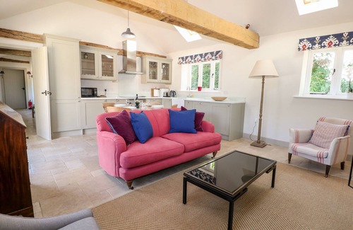 Alresford Cottage | BARLEY COTTAGE, pet friendly, character holiday cottage in Cheriton