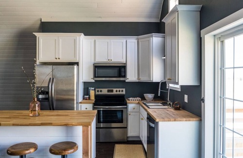 Three Oaks House | Barn of Three Oaks near Lake Michigan Journeyman
