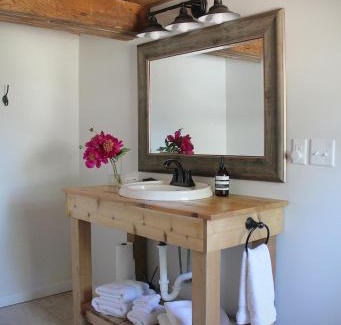 Three Oaks House | Barn of Three Oaks near Lake Michigan and Journeyman
