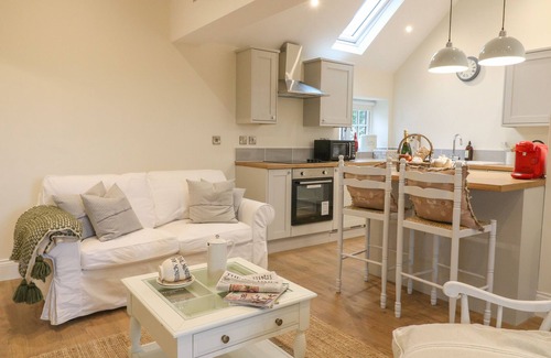 Kedleston Cottage | BARN OWL, romantic, with a garden in Brailsford