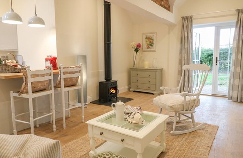 Kedleston Cottage | BARN OWL, romantic, with a garden in Brailsford