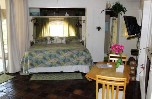 Long Beach Estates Bed & Breakfast | Barnacle Bed and Breakfast