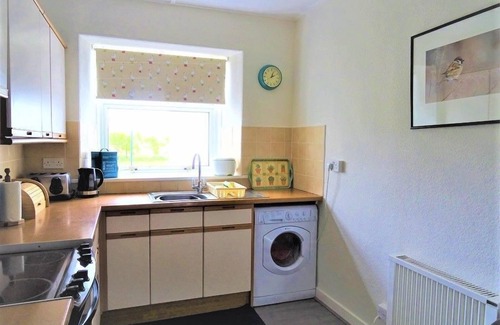 Sandyhills Cottage | Barnacle - a cottage that sleeps 4 guests in 2 bedrooms