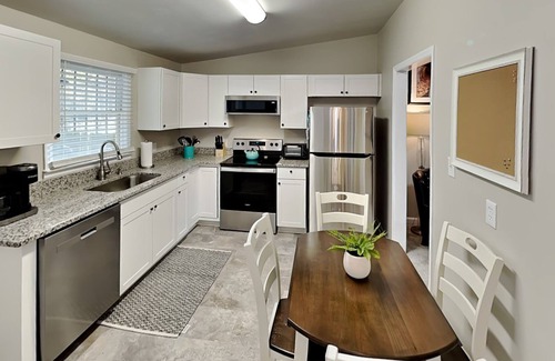 Metropolitan House | Barnard Row House | Pet-Friendly, Renovated Duplex + Walk to Forsyth Park!