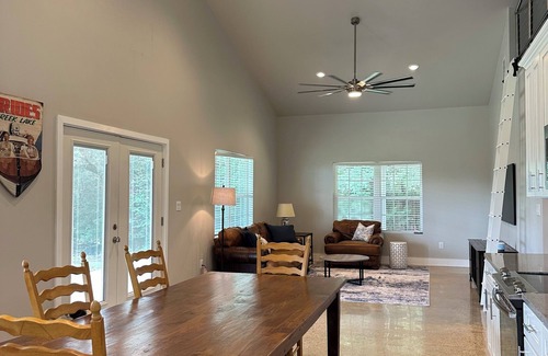 Seven Points House | Barndo near Cedar Creek Lake!
