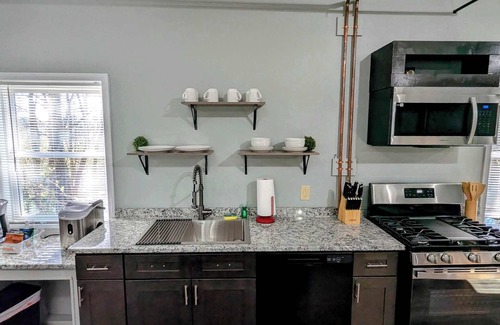 Andrews Cabin | Barndomenium 60 acre retreat *New Listing*